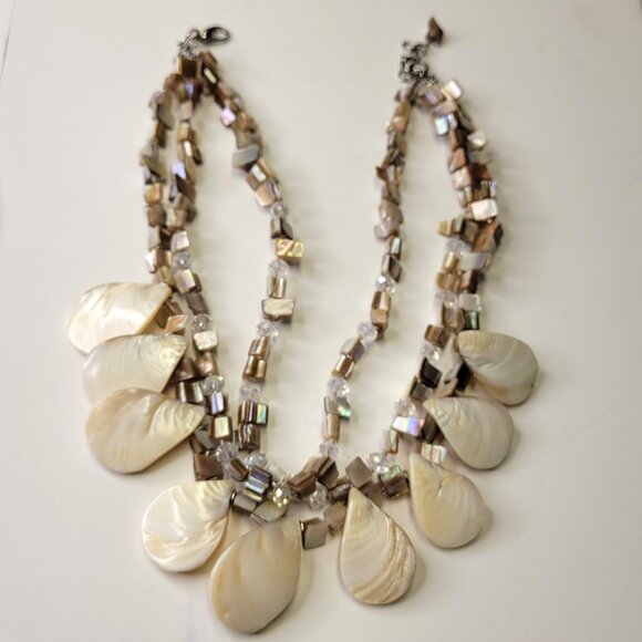 Multistrand Chunky Shell Necklace - Picture 3 of 8